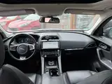Jaguar F-PACE 2016 — фото 12