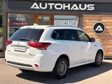 Mitsubishi Outlander PHEV 2016 — фото 6